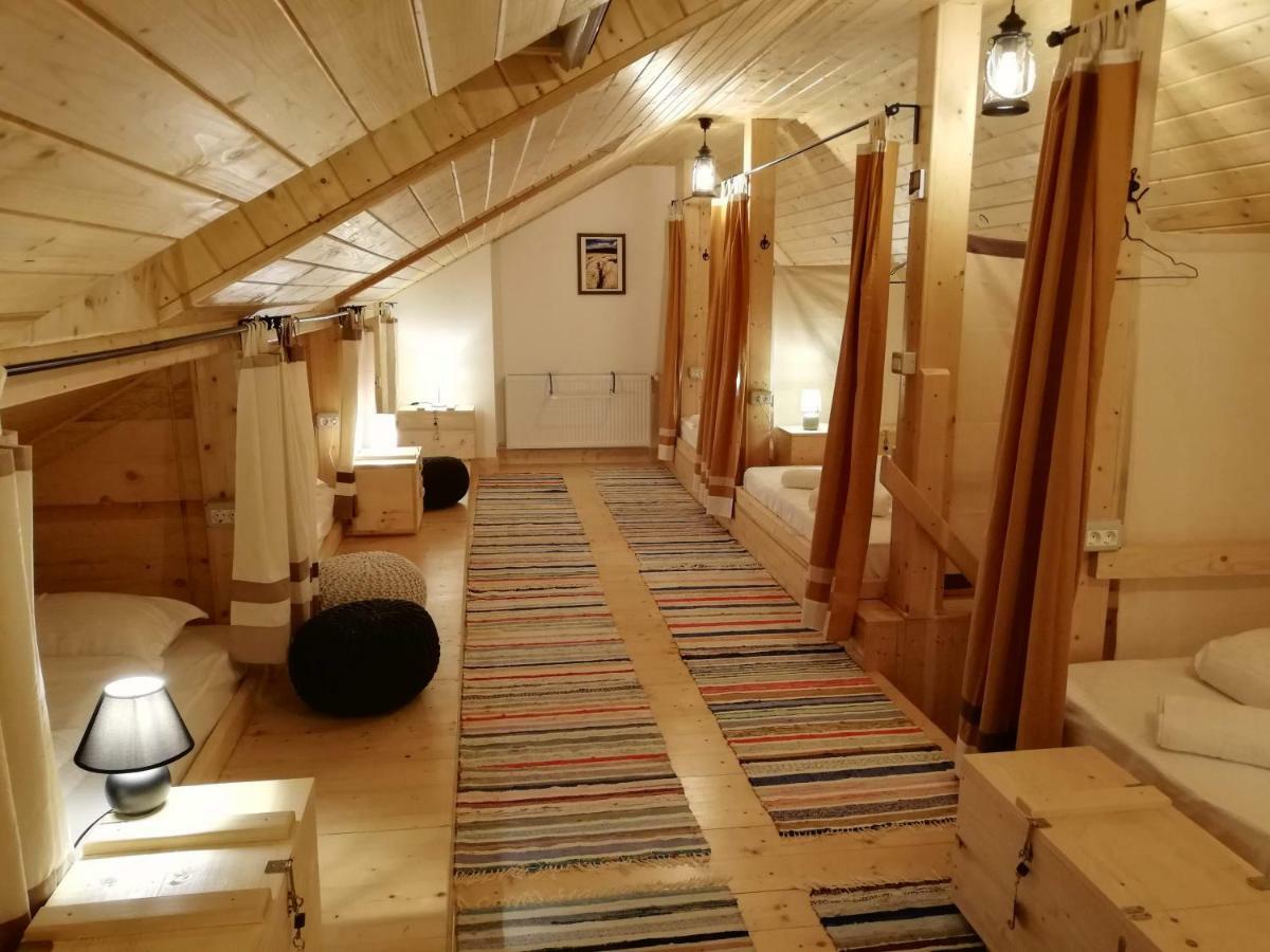 Zozo Hostel Braşov Eksteriør billede