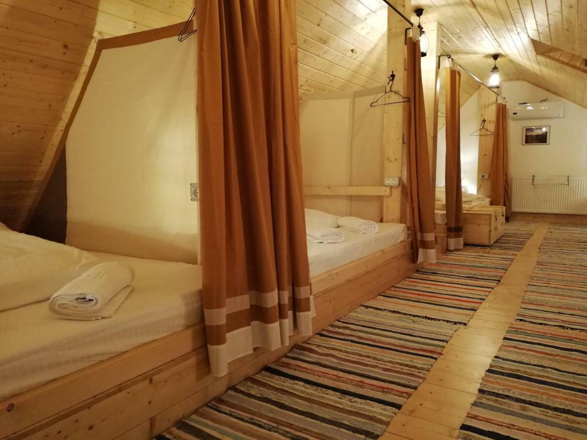 Zozo Hostel Braşov Eksteriør billede